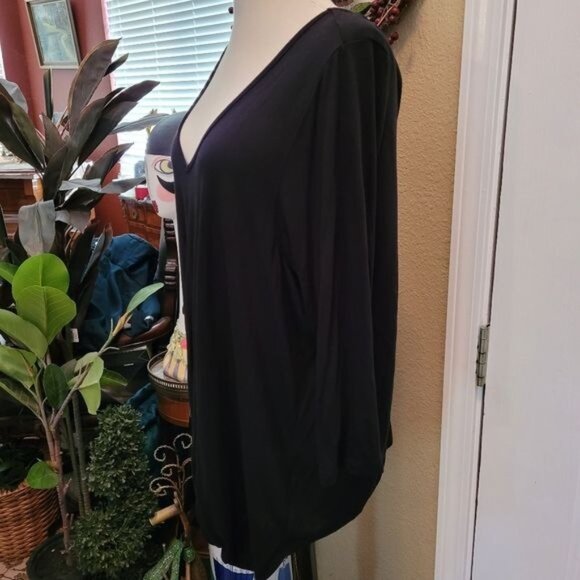 Lane Bryant top t shirt solid black casual lightweight 18 20 slimming bottom - Picture 3 of 5